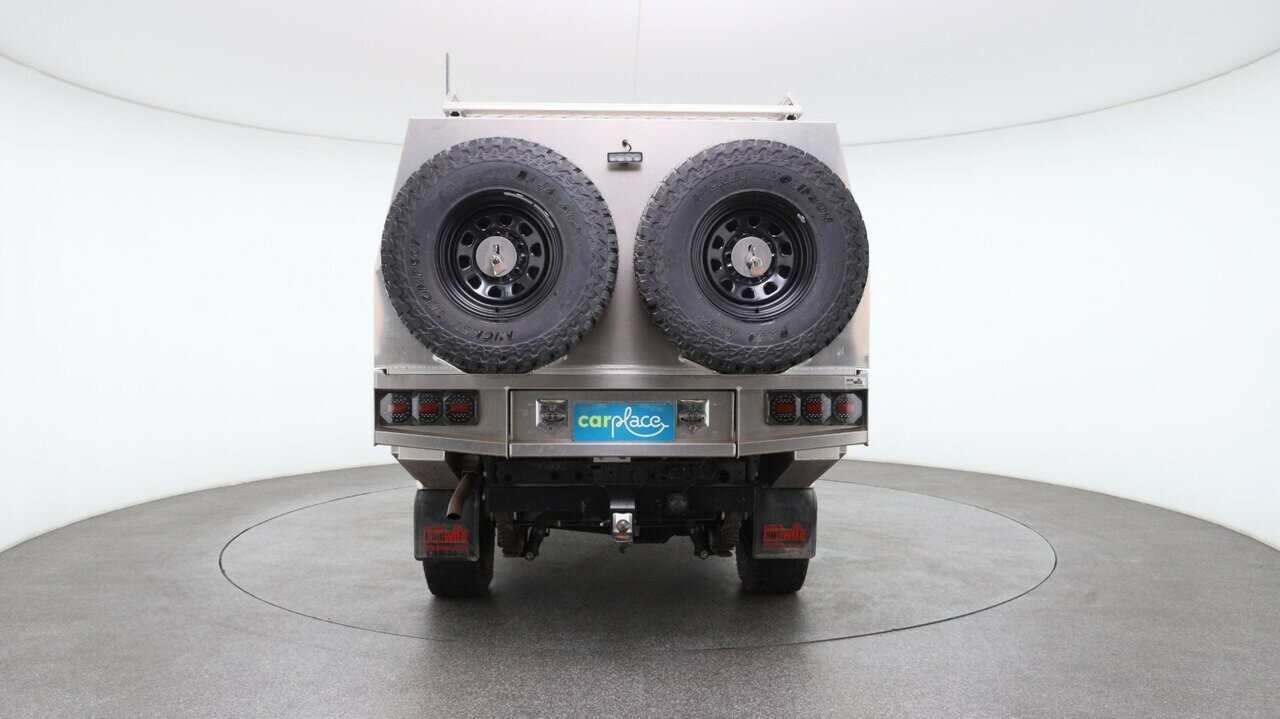 Toyota Landcruiser image 2