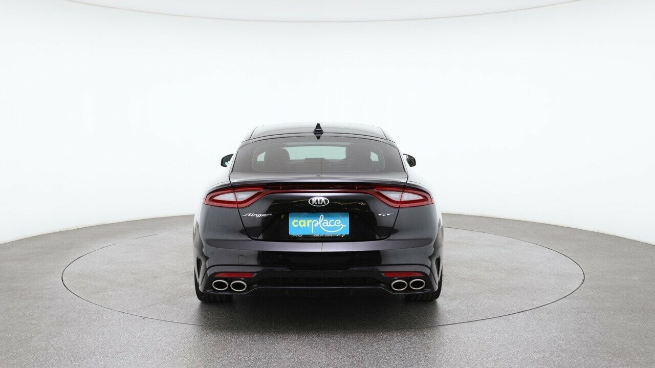 Kia Stinger image 2