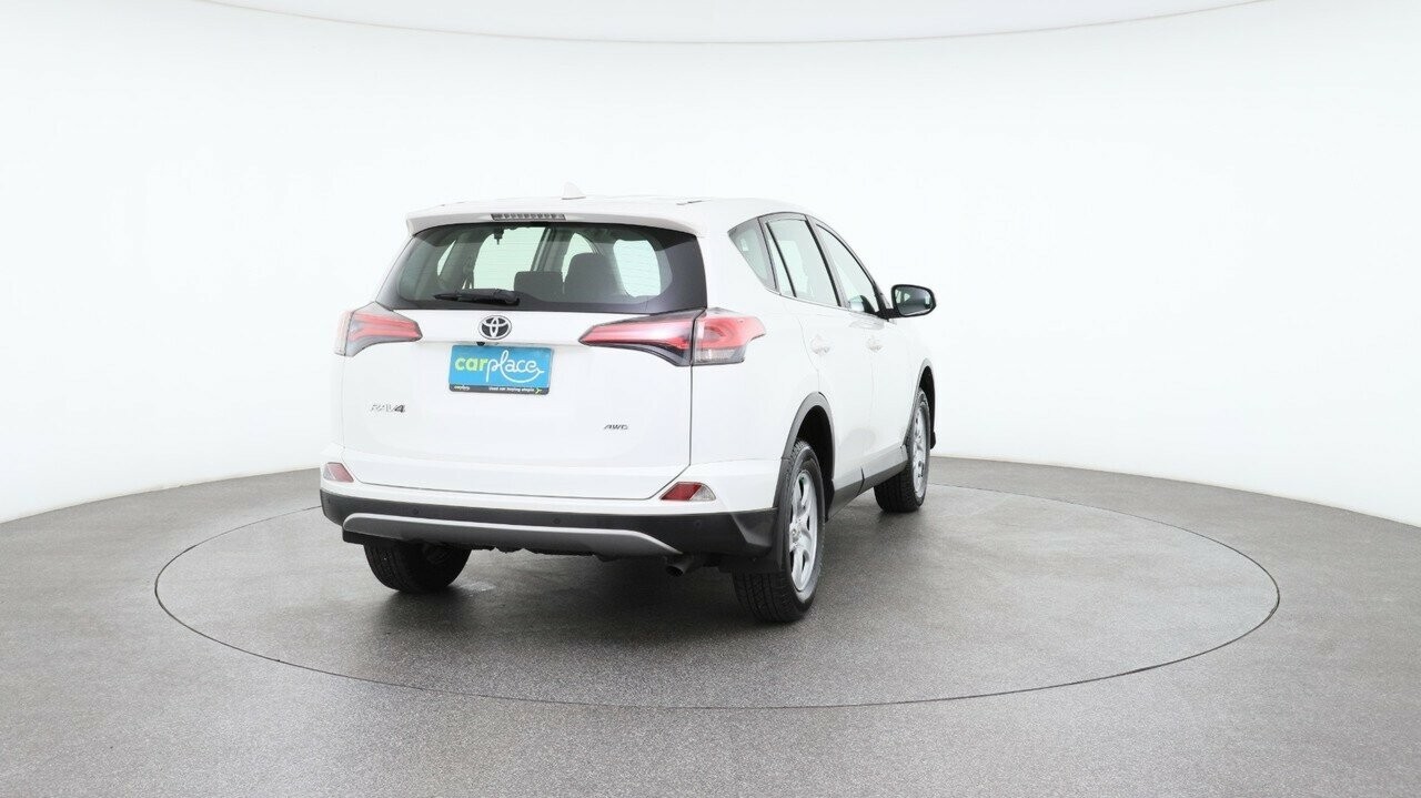 Toyota Rav4 image 3