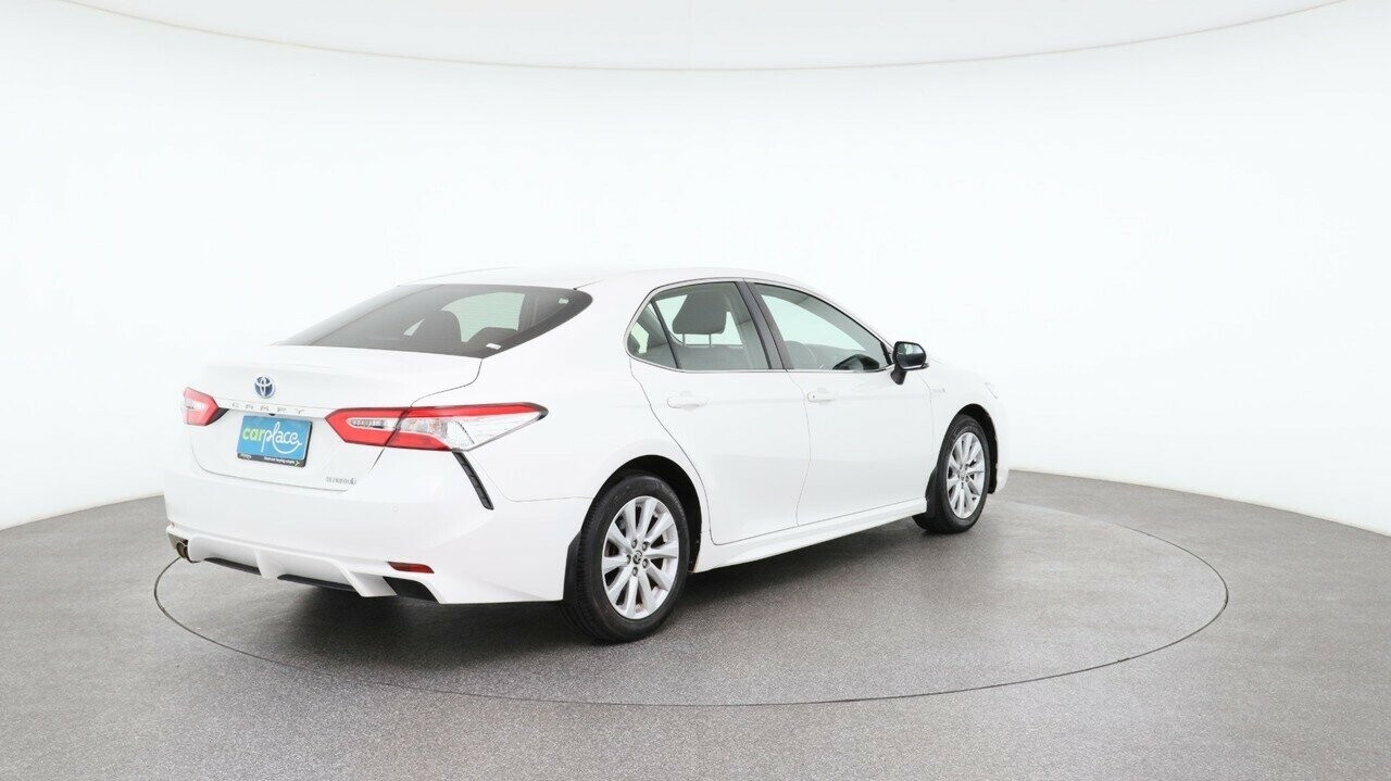 Toyota Camry image 4
