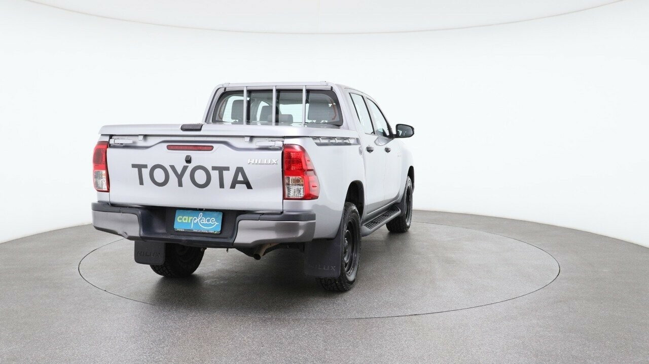 Toyota Hilux image 3