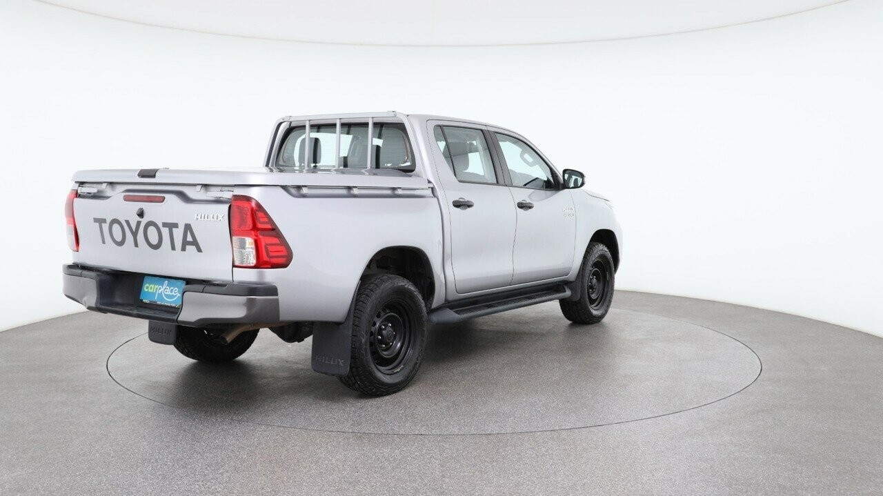 Toyota Hilux image 4