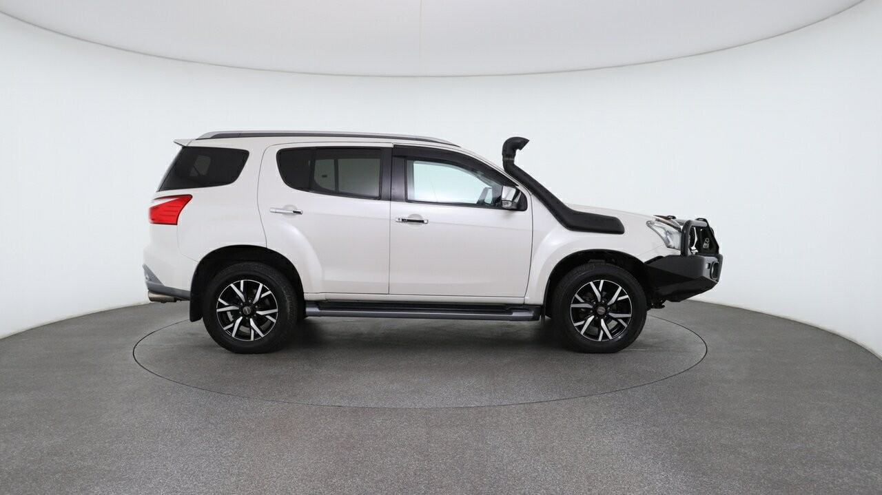 Isuzu Mu-x image 3