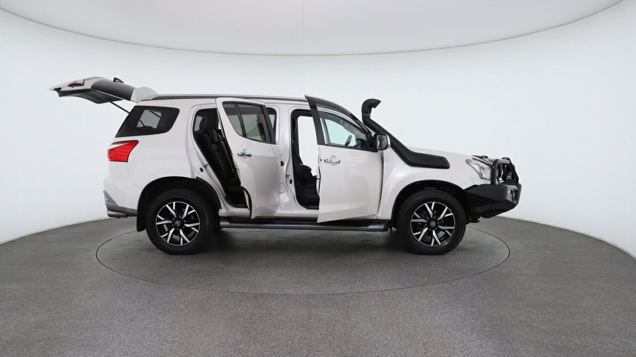 Isuzu Mu-x image 4