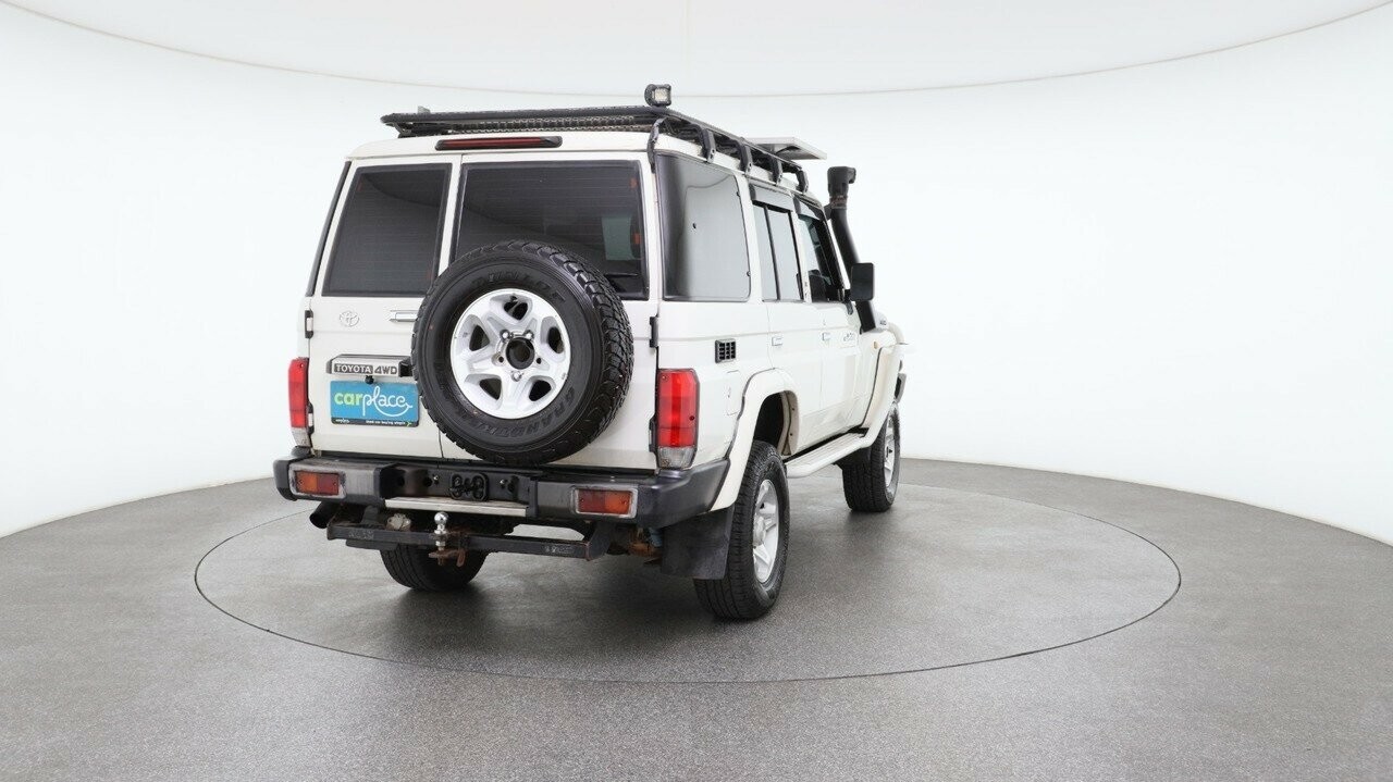 Toyota Landcruiser image 3
