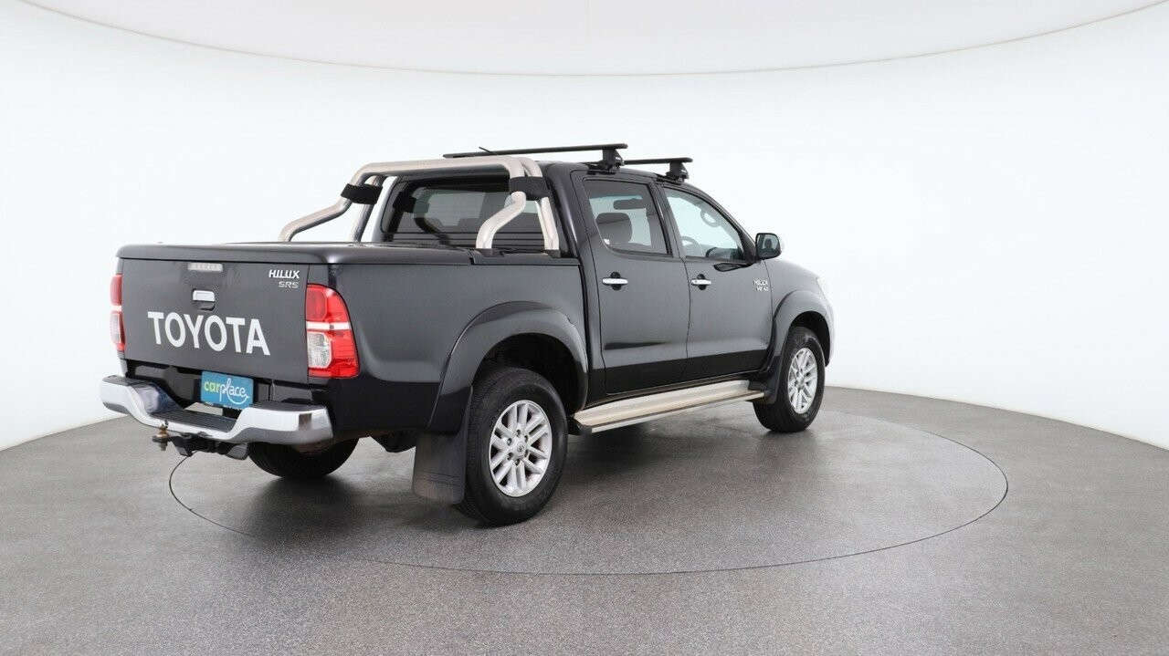 Toyota Hilux image 4