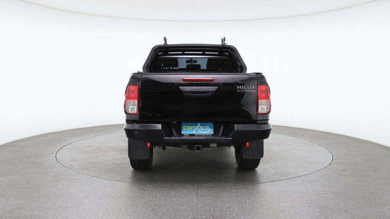 Toyota Hilux image 2