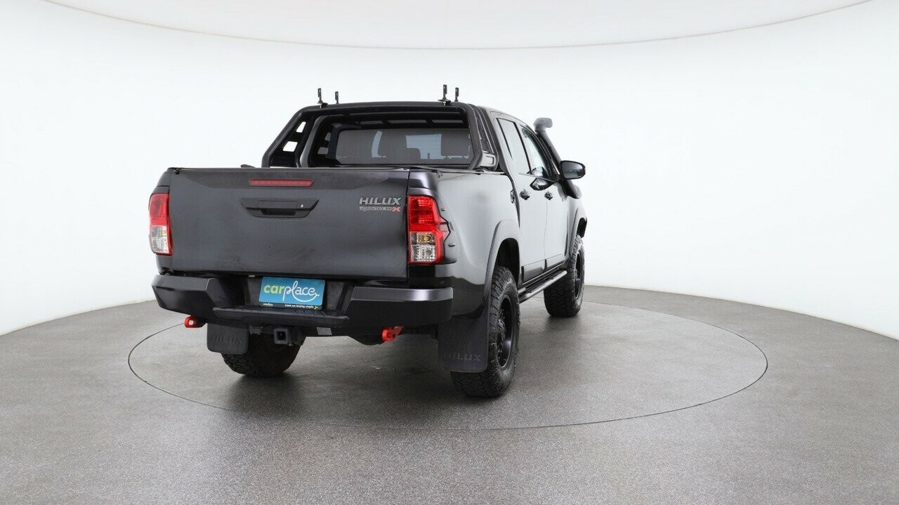 Toyota Hilux image 3