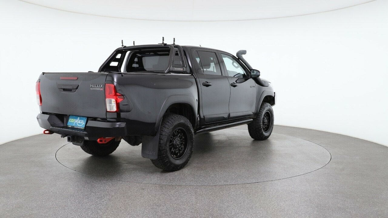 Toyota Hilux image 4