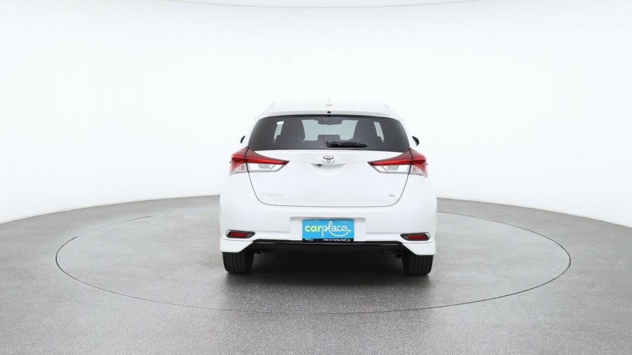 Toyota Corolla image 2