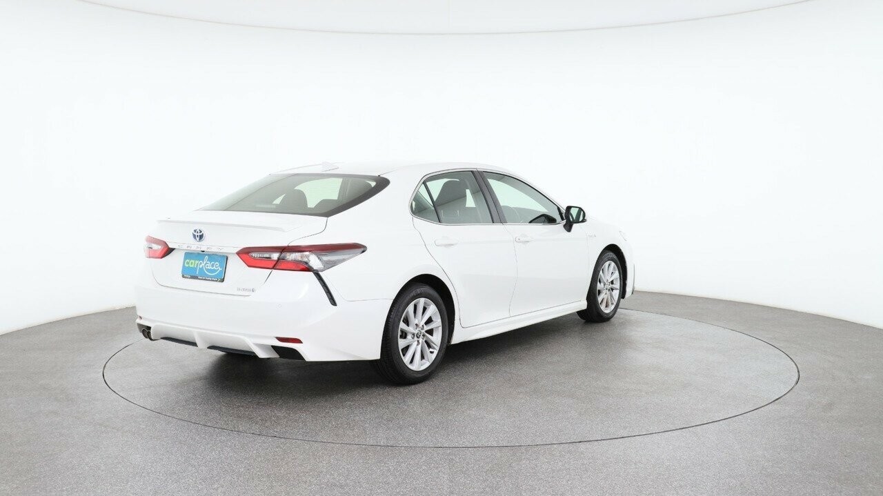 Toyota Camry image 4