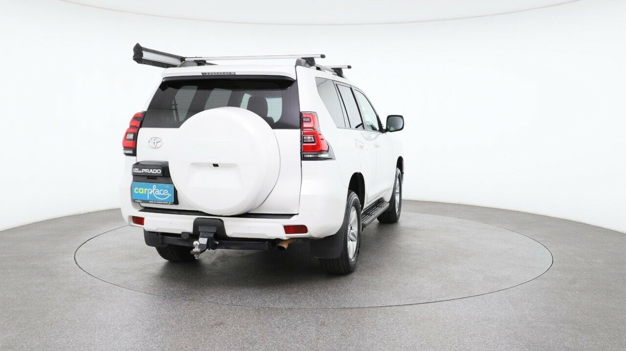Toyota Landcruiser Prado image 3
