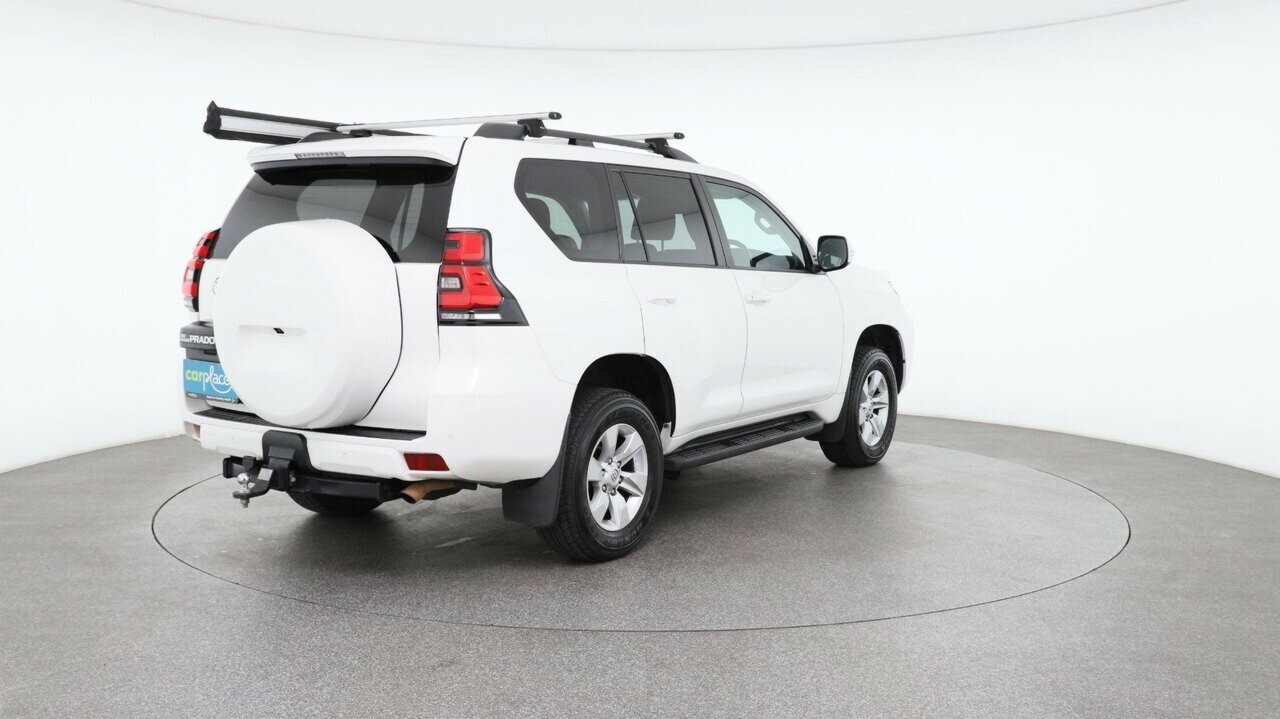 Toyota Landcruiser Prado image 4