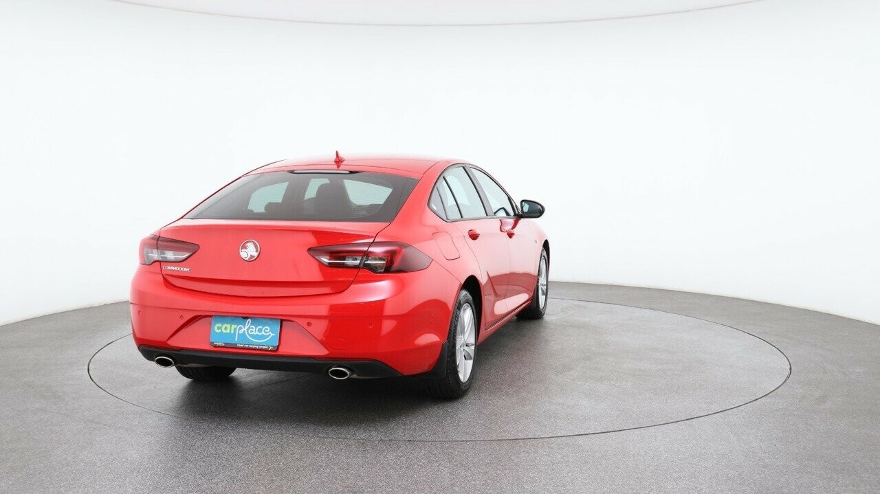 Holden Commodore image 3