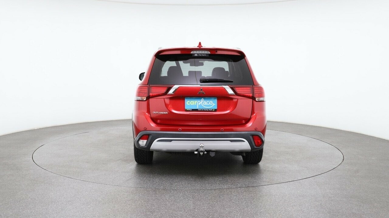 Mitsubishi Outlander image 2