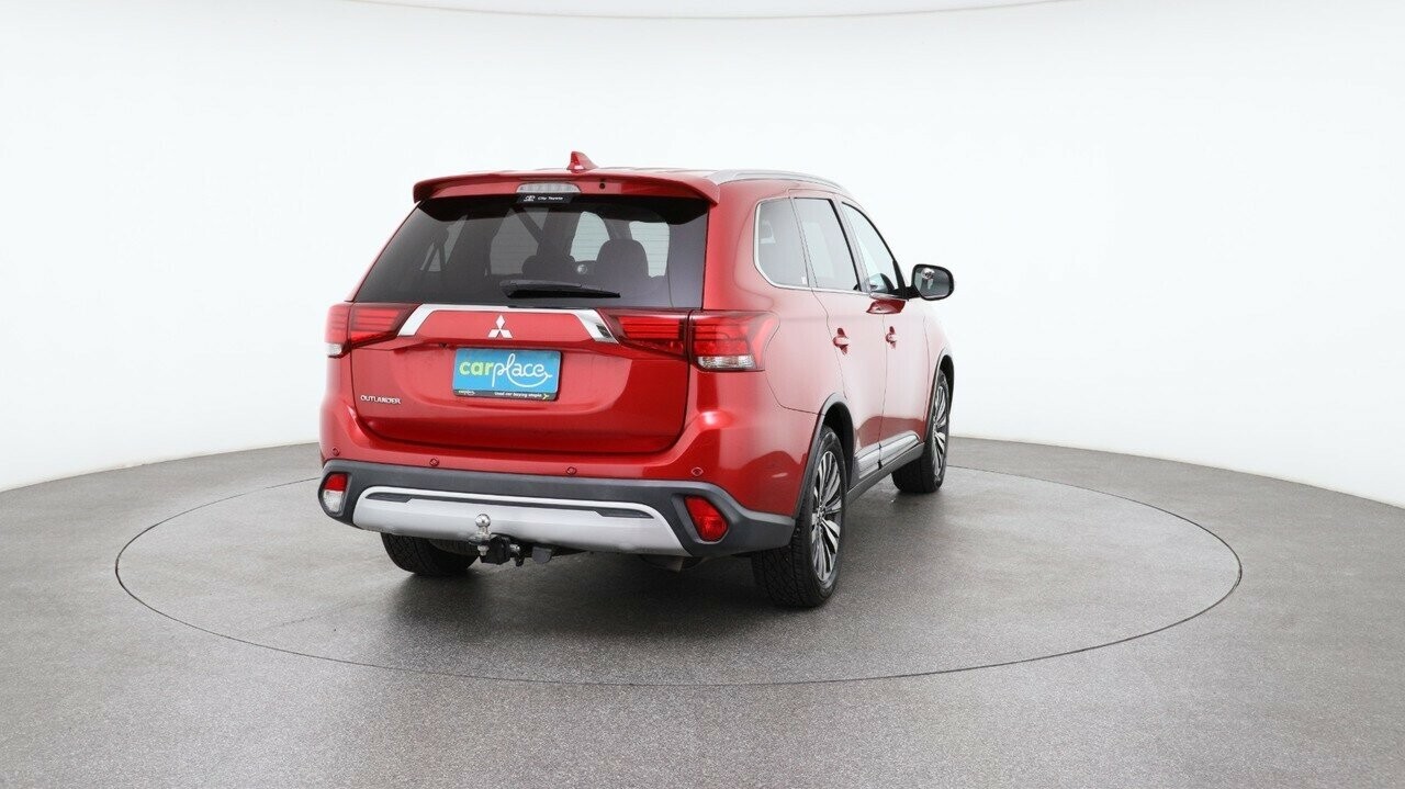 Mitsubishi Outlander image 3