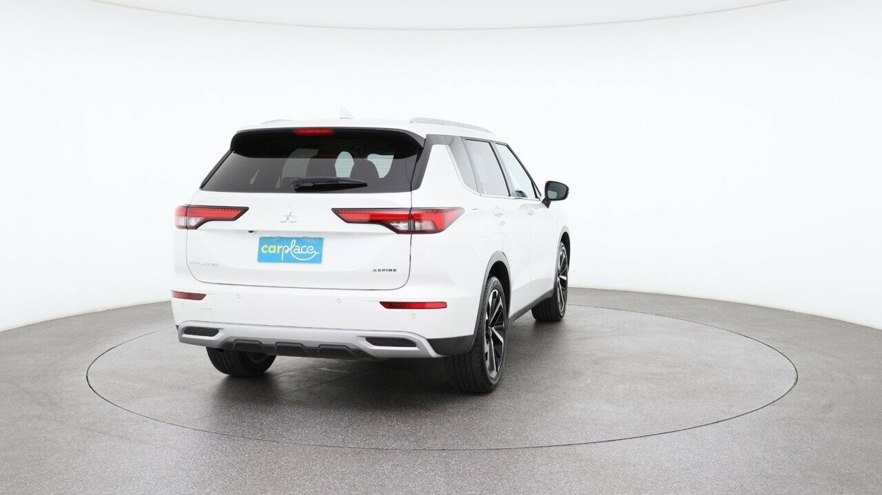Mitsubishi Outlander image 3
