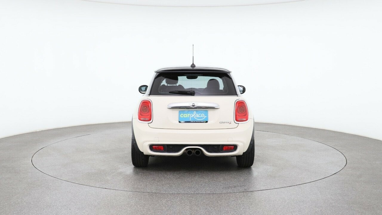 Mini Hatch image 2