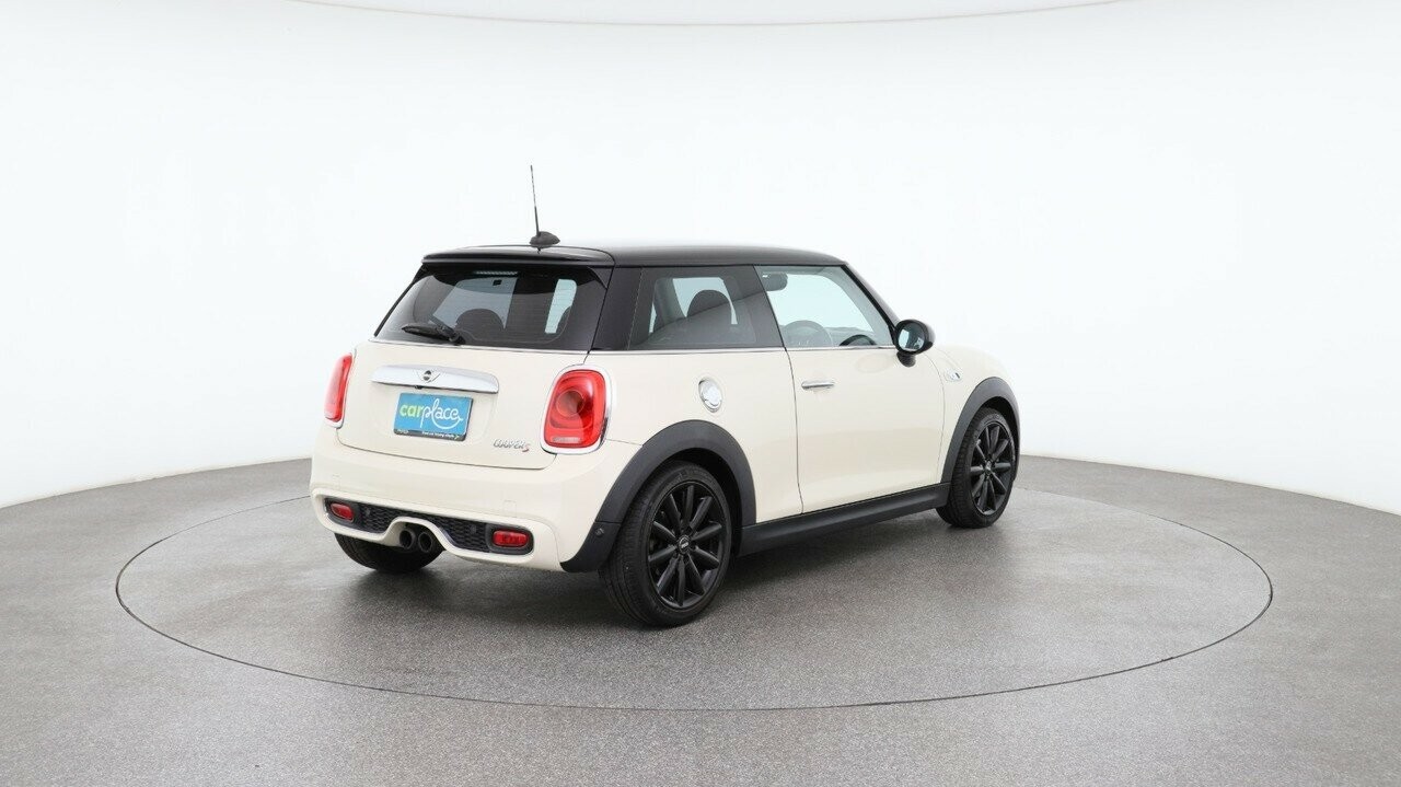 Mini Hatch image 4