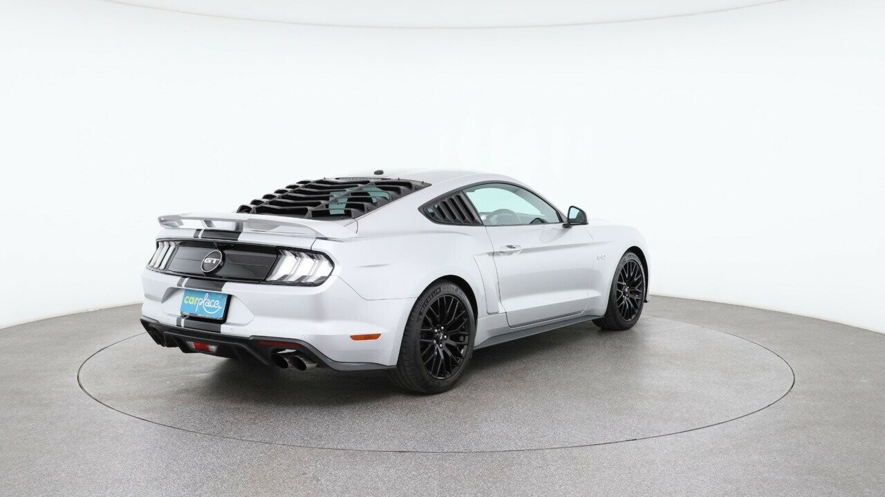 Ford Mustang image 4