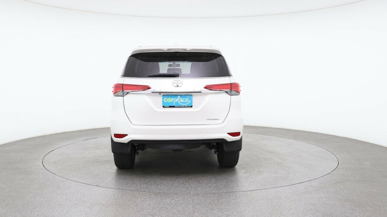 Toyota Fortuner image 2