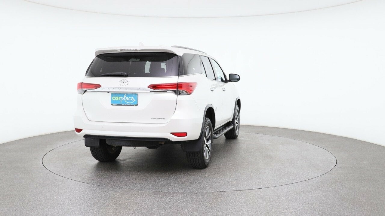 Toyota Fortuner image 3