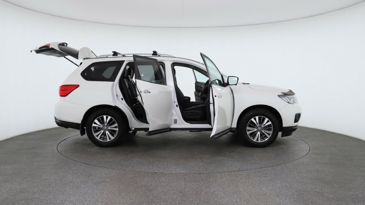 Nissan Pathfinder image 4