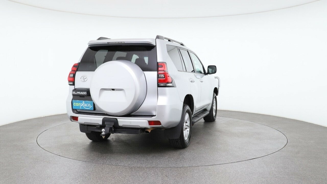 Toyota Landcruiser Prado image 3