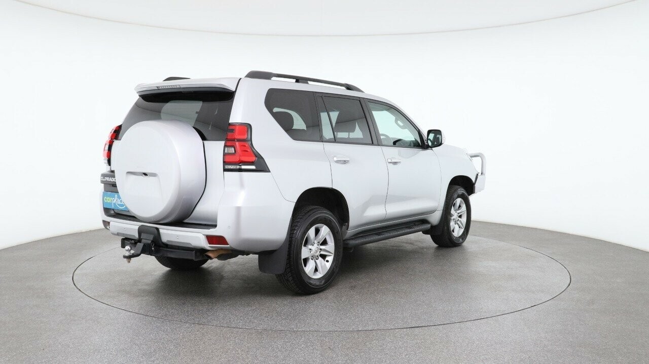 Toyota Landcruiser Prado image 4