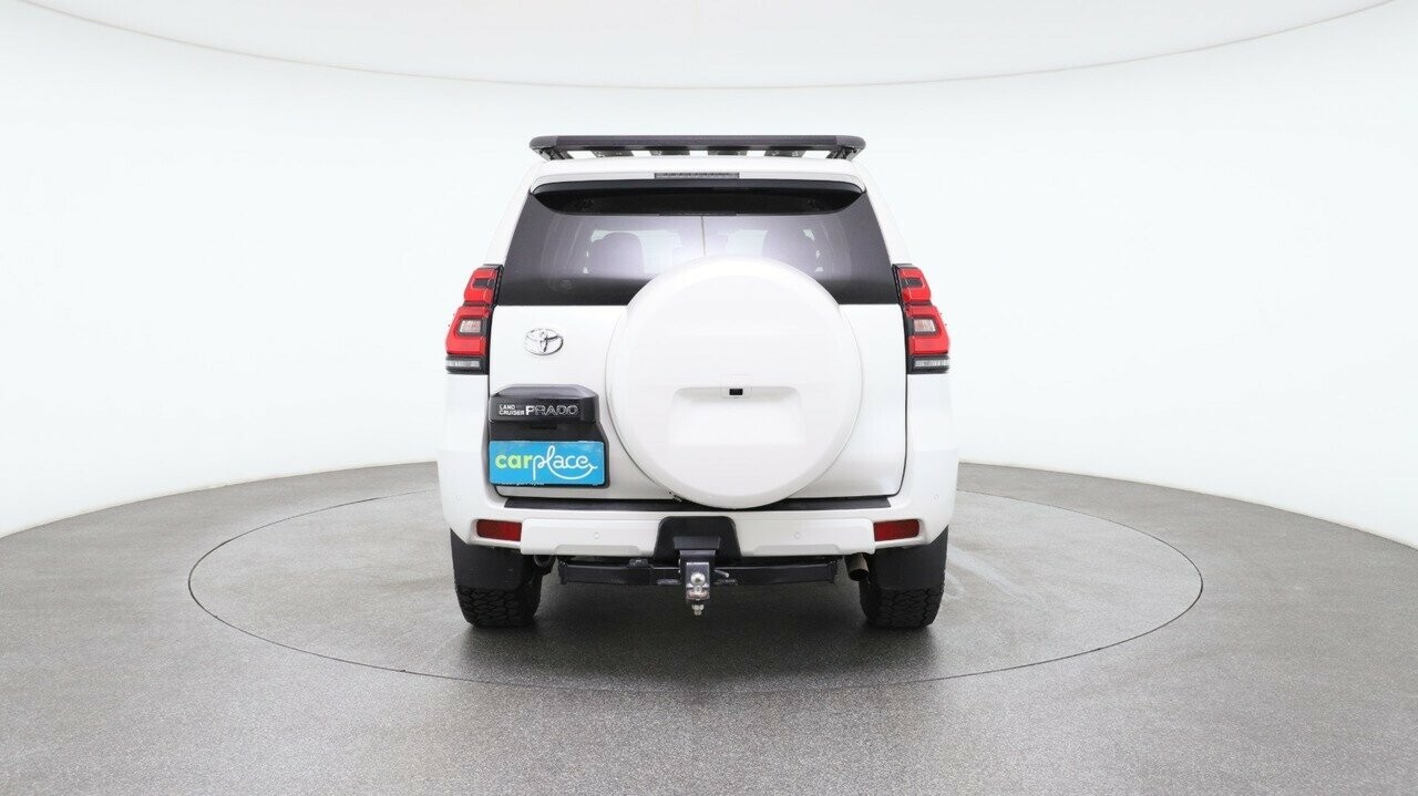 Toyota Landcruiser Prado image 2