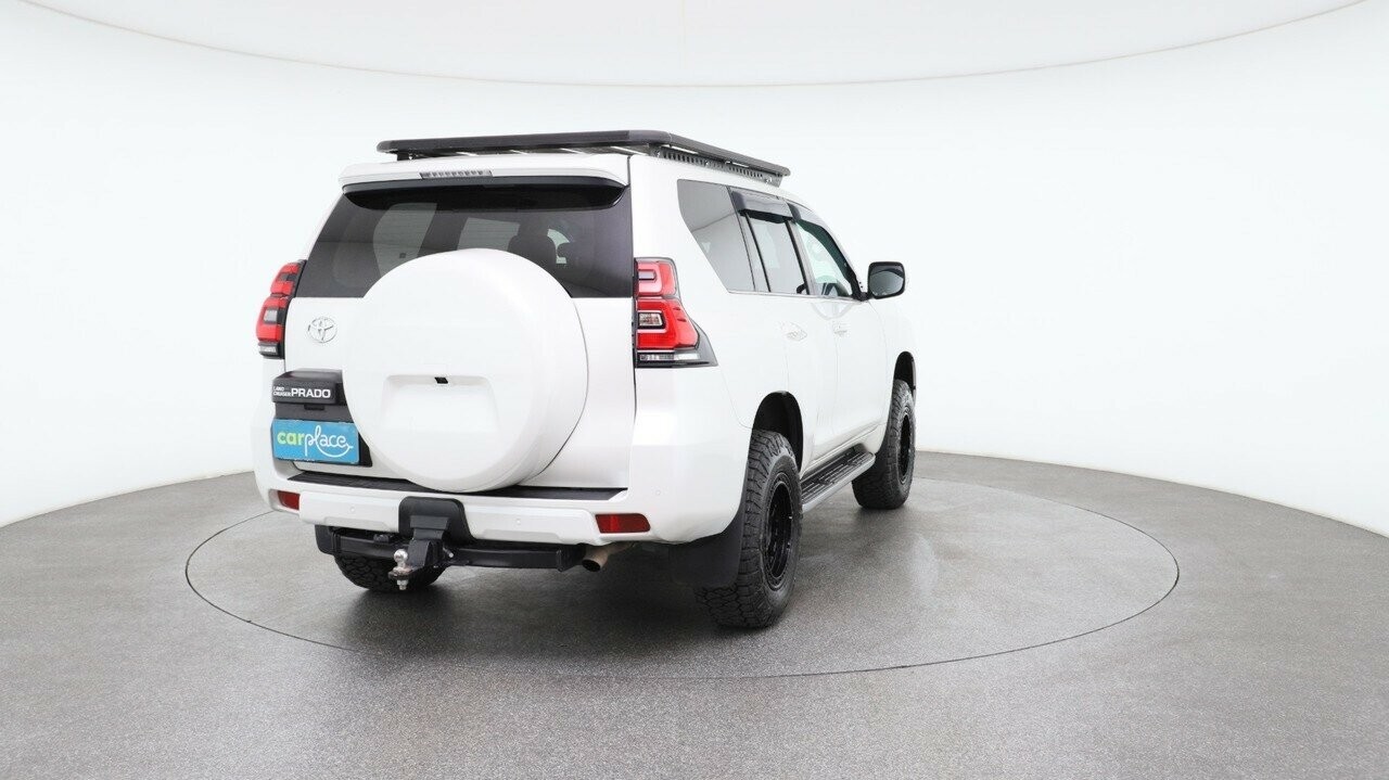 Toyota Landcruiser Prado image 3
