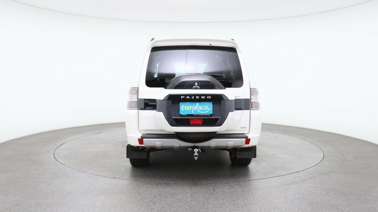 Mitsubishi Pajero image 2