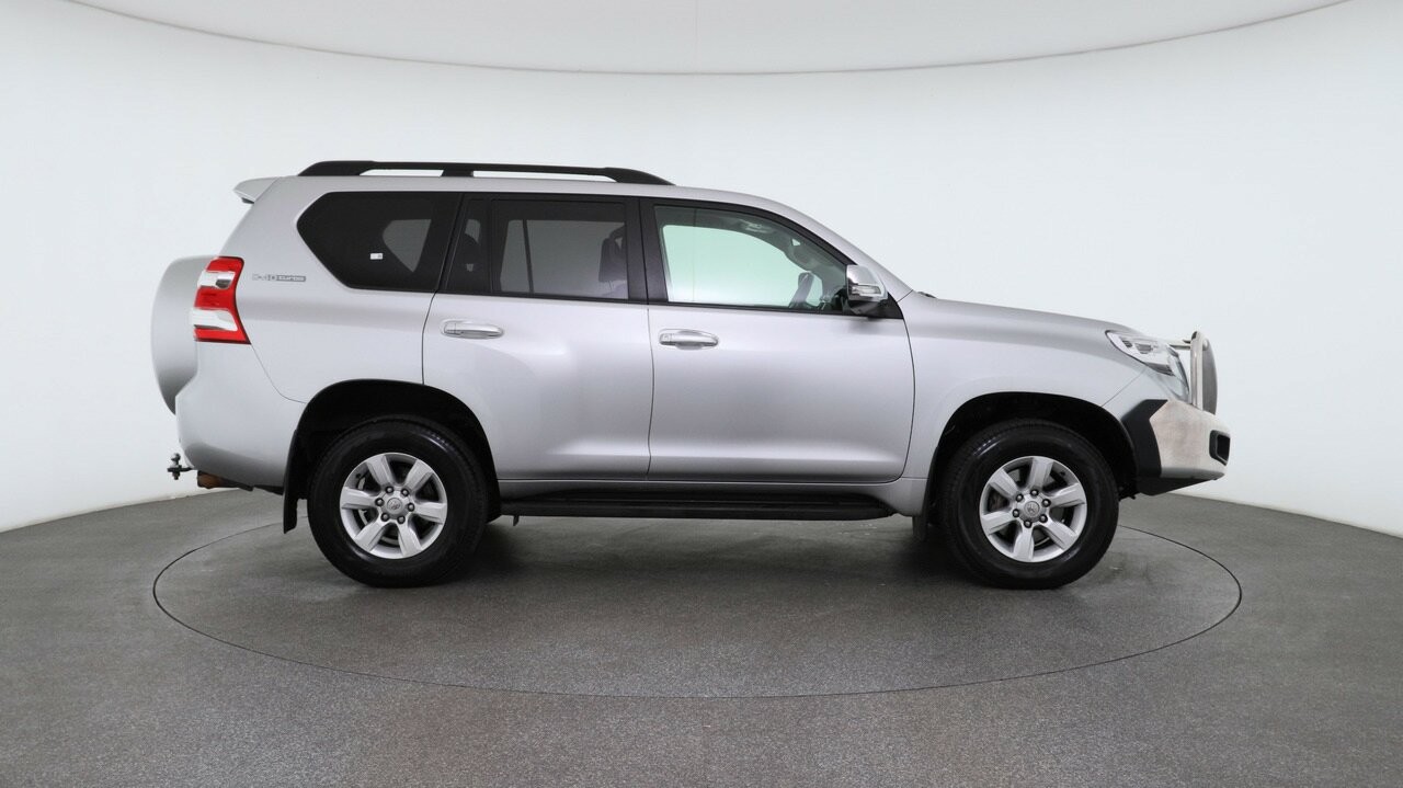 Toyota Landcruiser Prado image 4