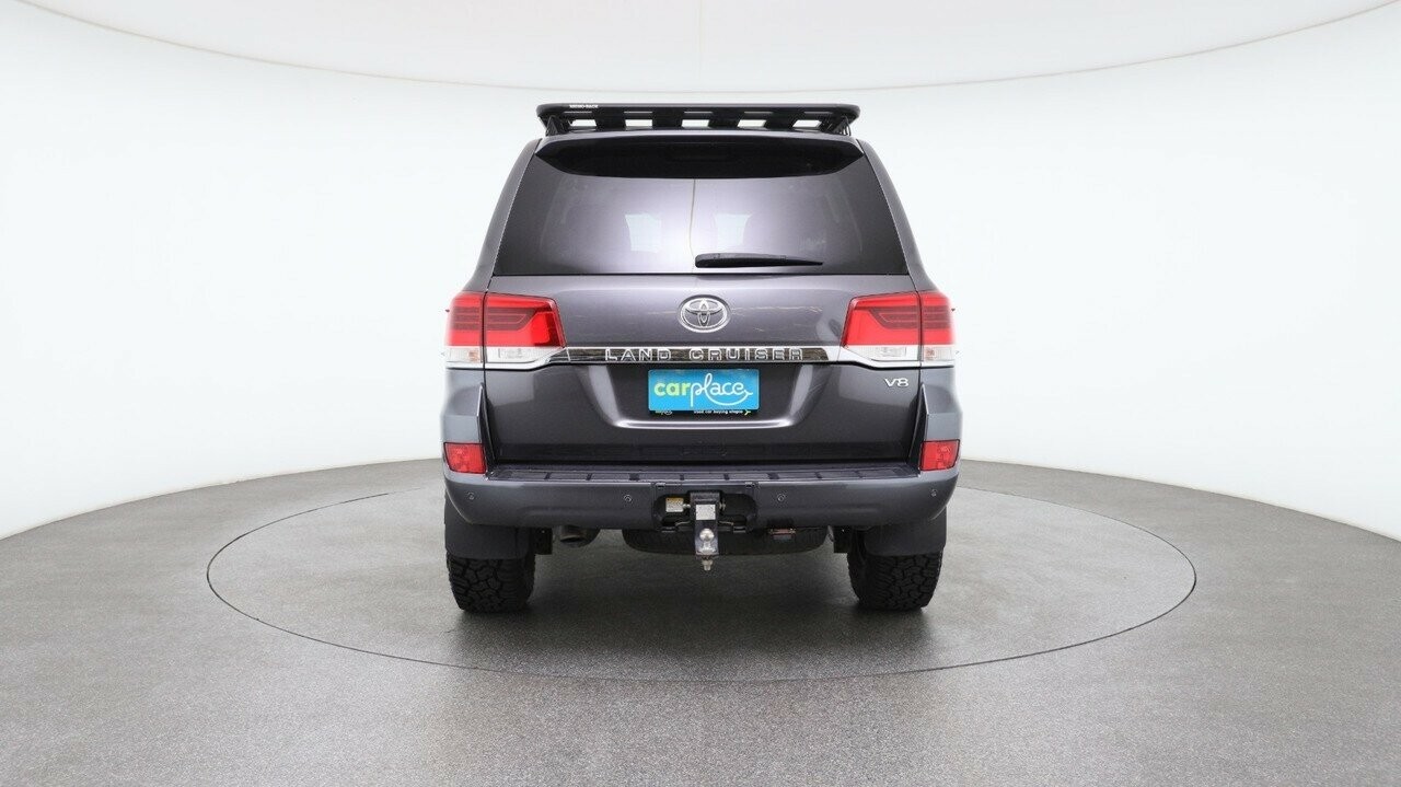 Toyota Landcruiser image 2