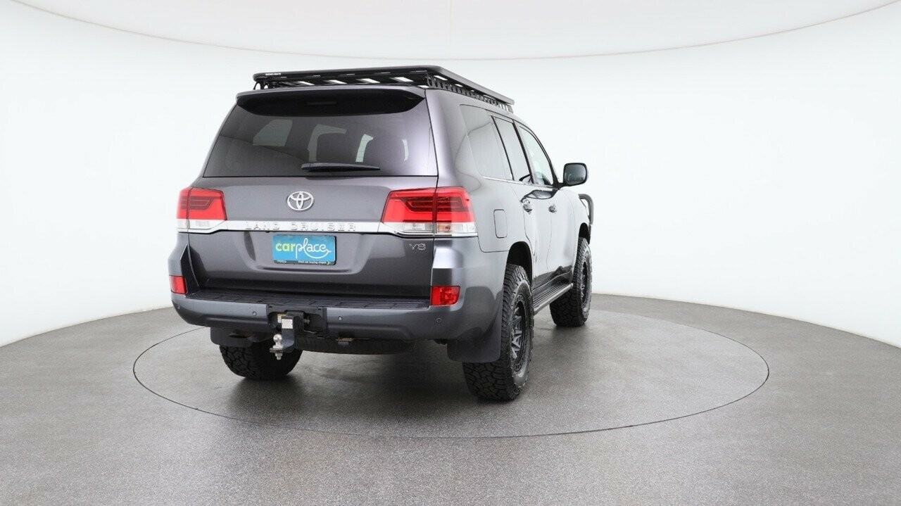 Toyota Landcruiser image 3
