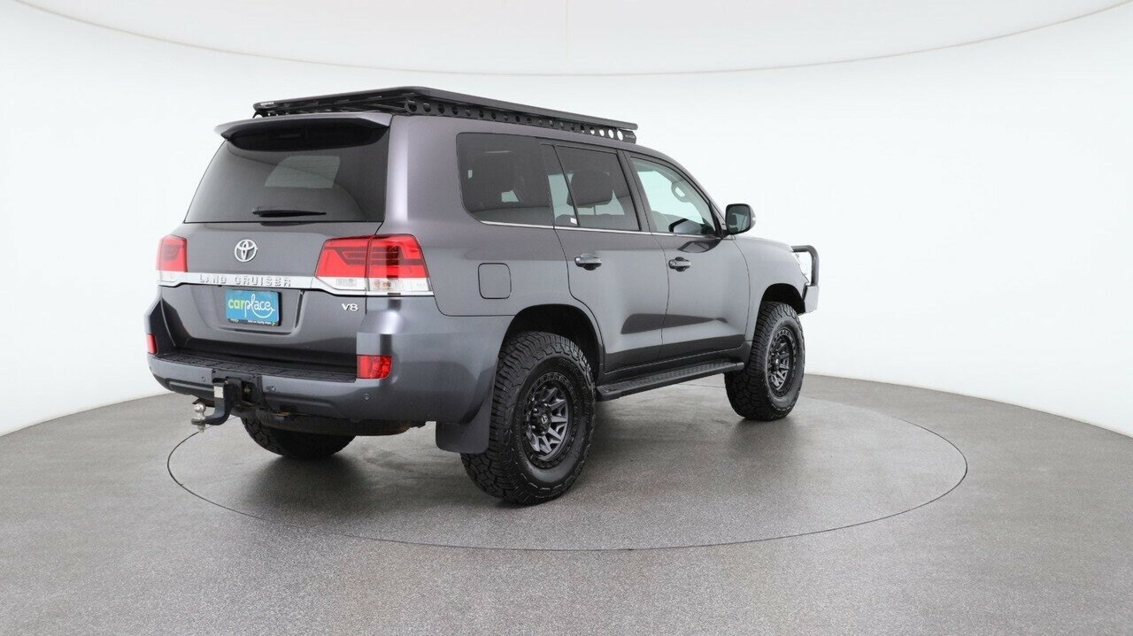 Toyota Landcruiser image 4