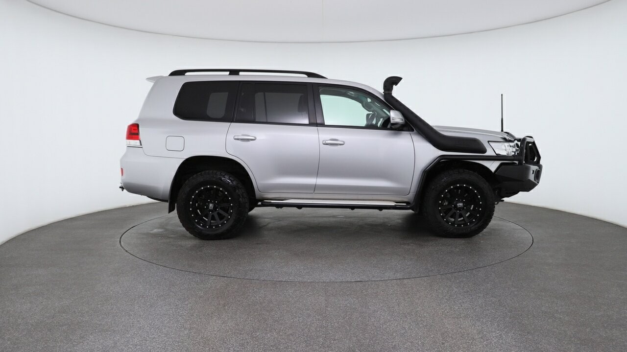 Toyota Landcruiser image 3