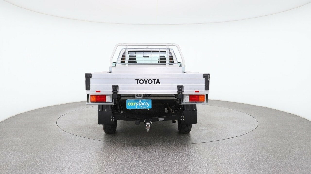 Toyota Hilux image 2