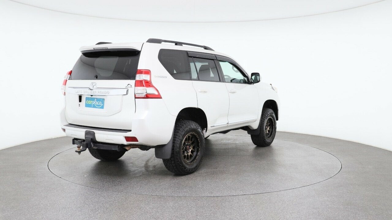 Toyota Landcruiser Prado image 4