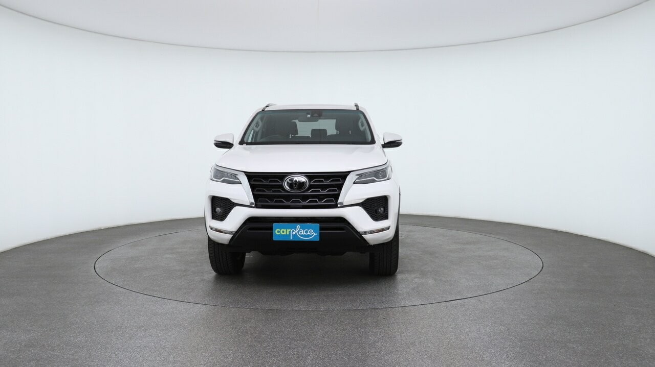 Toyota Fortuner image 2