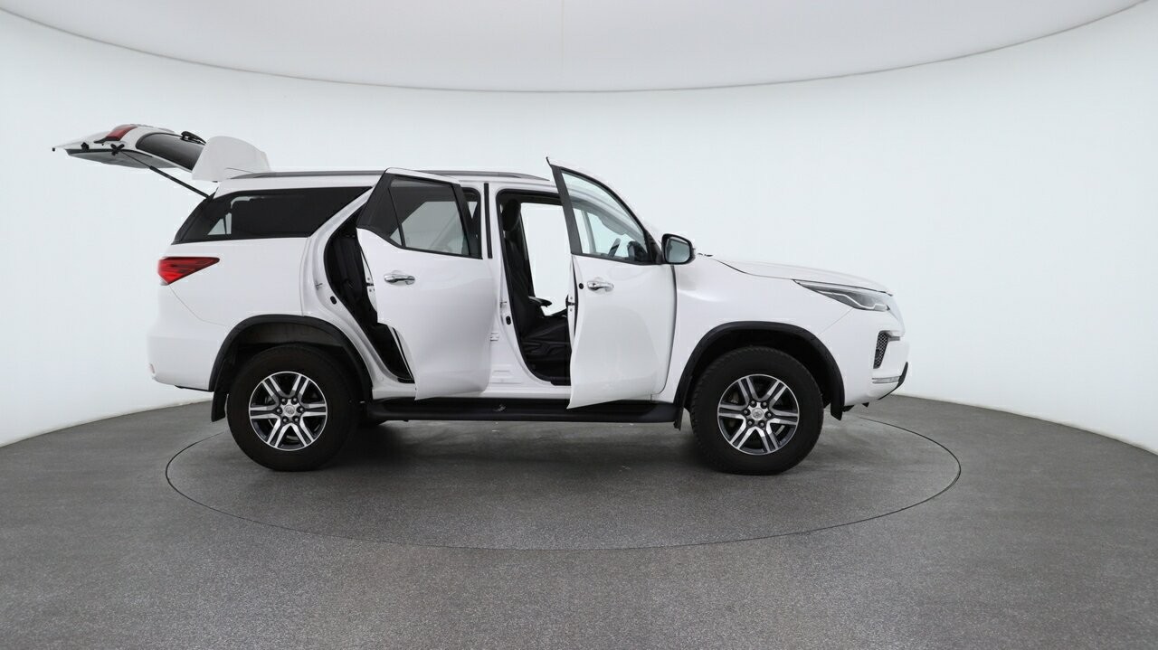 Toyota Fortuner image 4