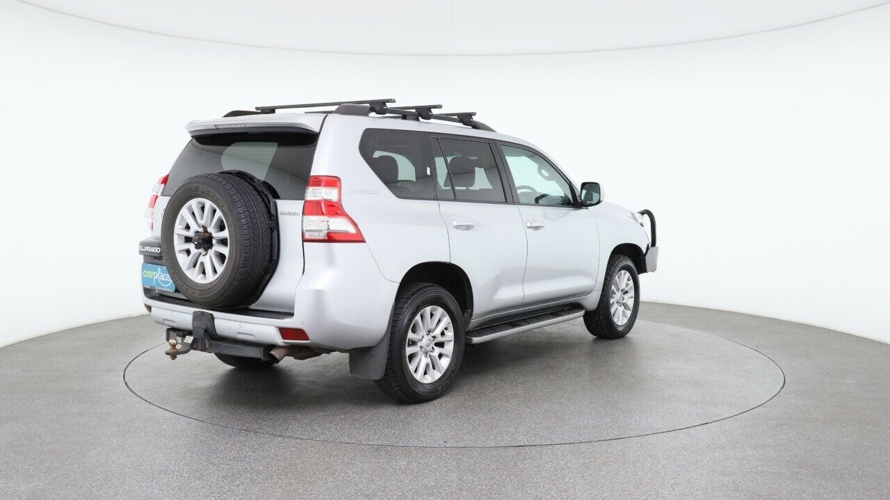 Toyota Landcruiser Prado image 4