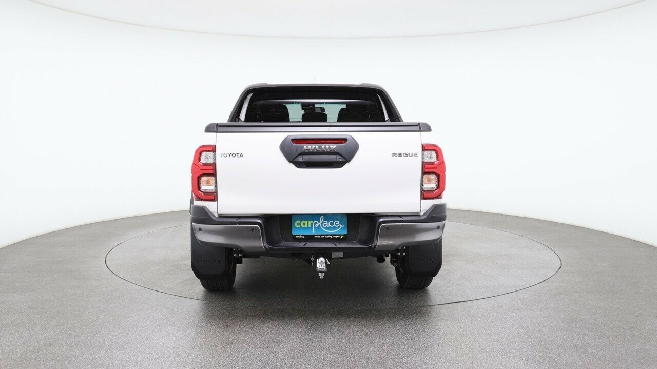 Toyota Hilux image 2