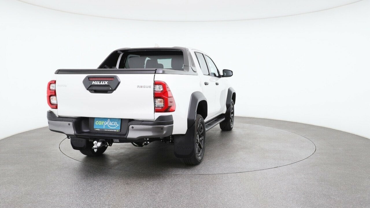 Toyota Hilux image 3