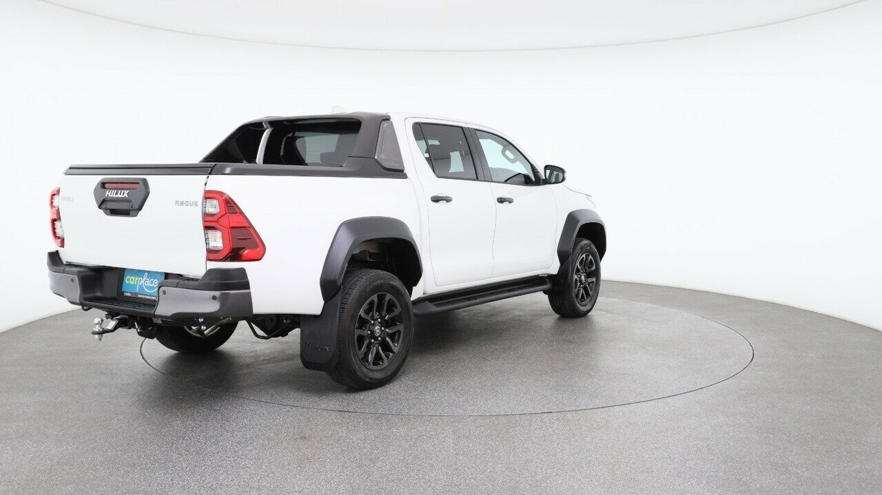 Toyota Hilux image 4
