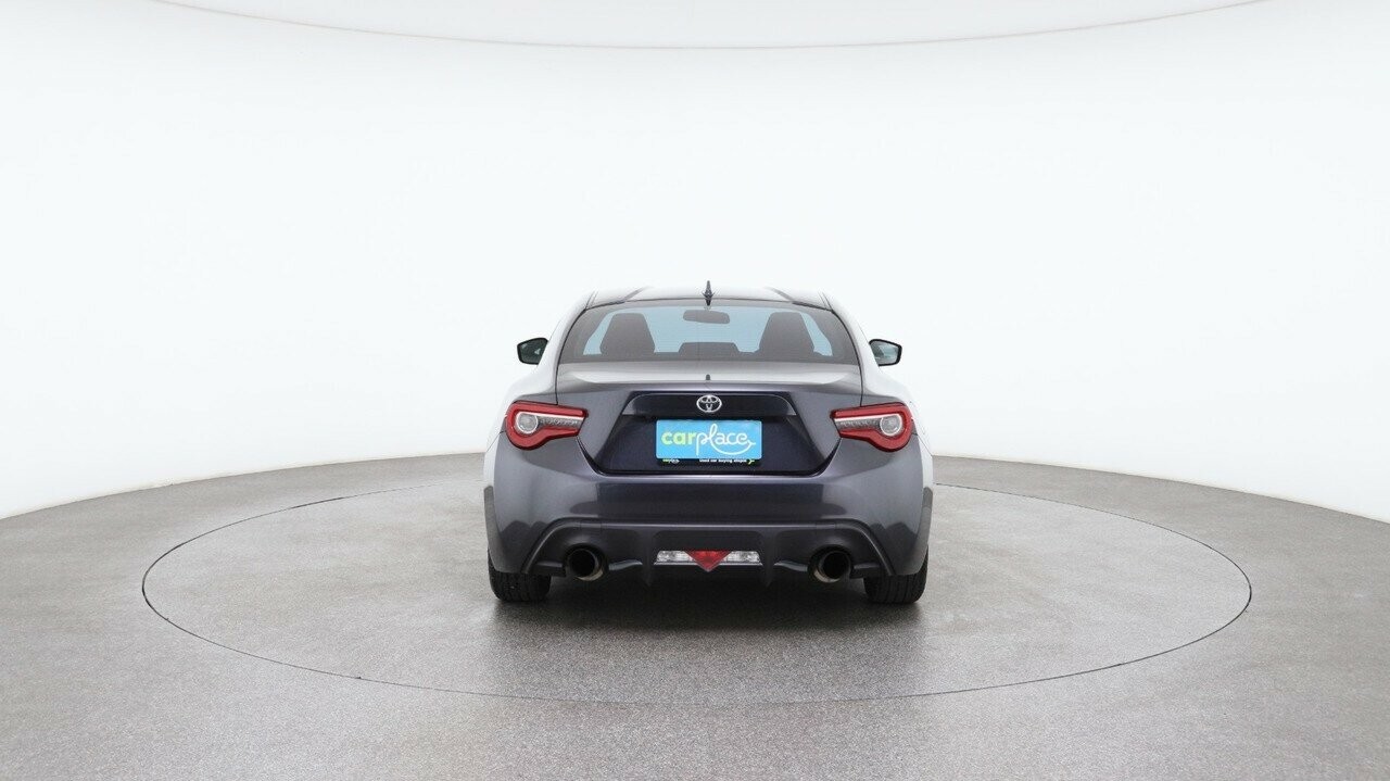 Toyota 86 image 2
