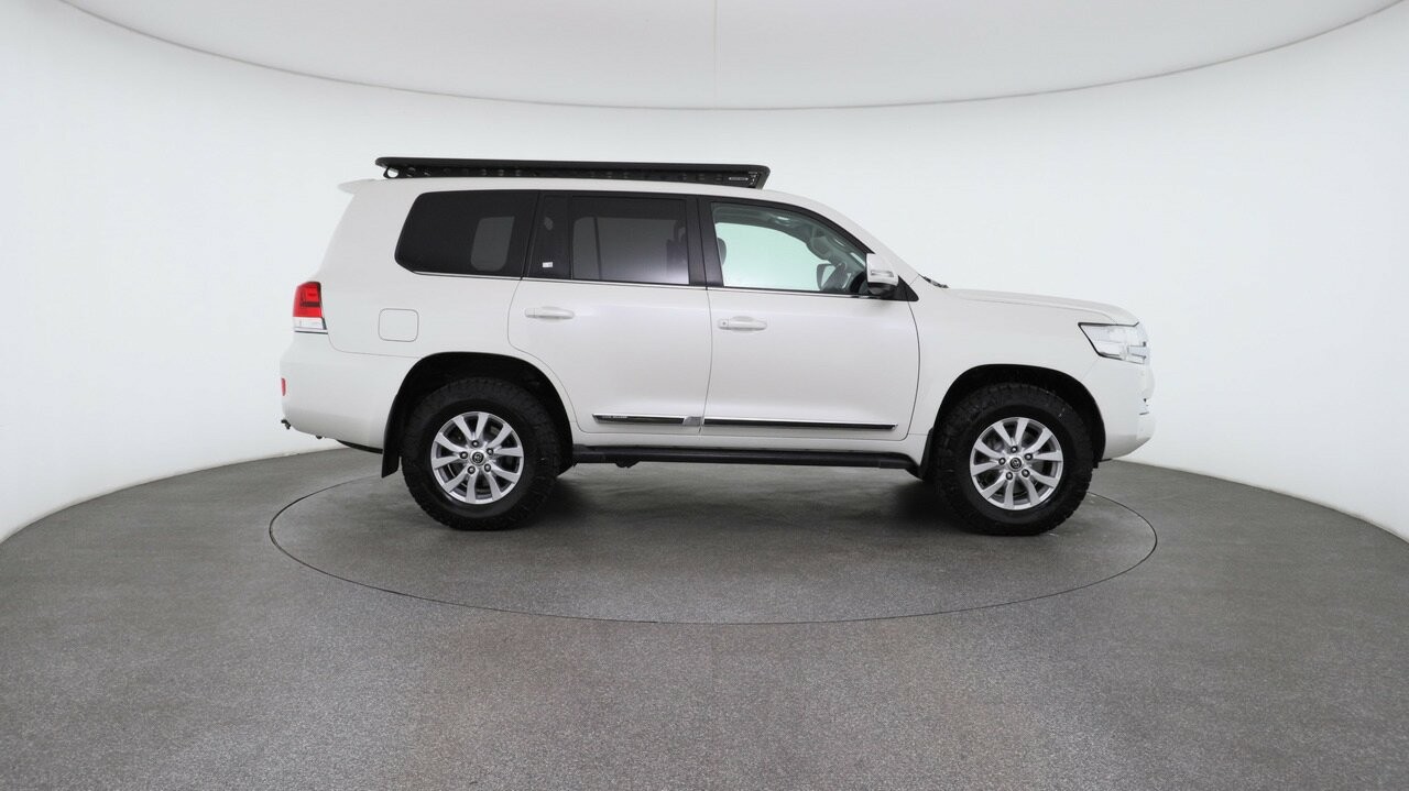 Toyota Landcruiser image 3