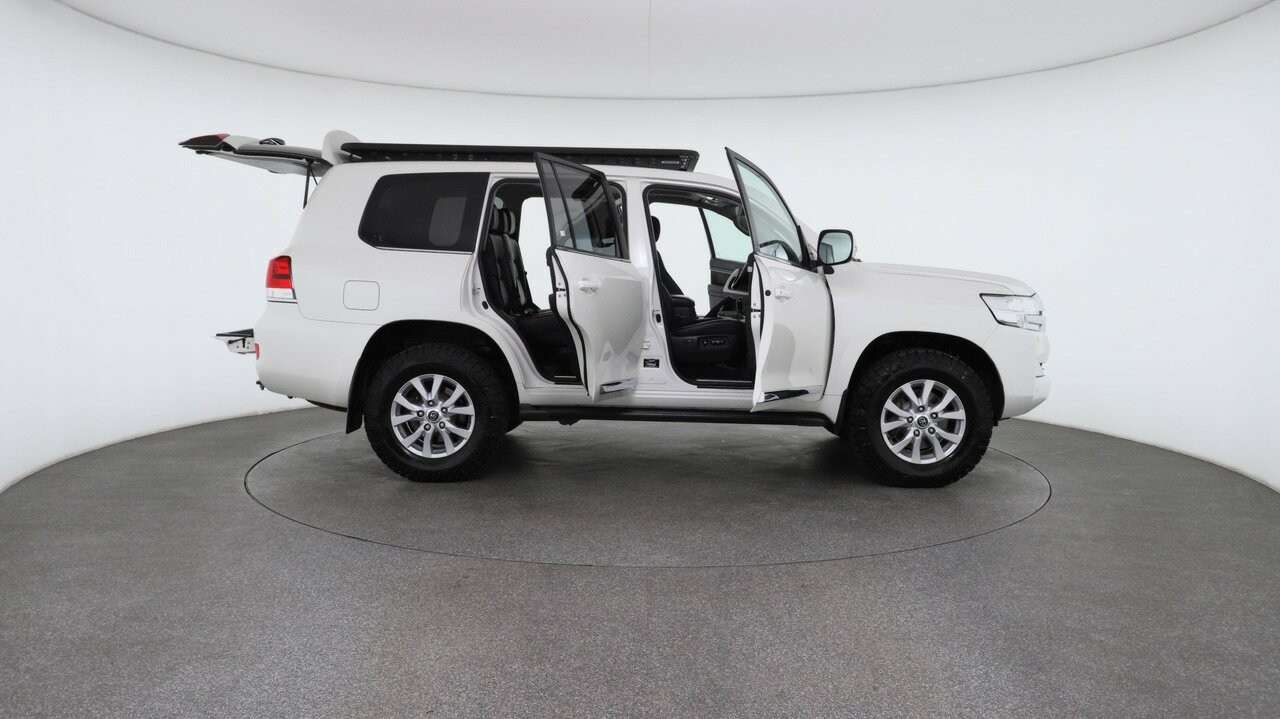 Toyota Landcruiser image 4