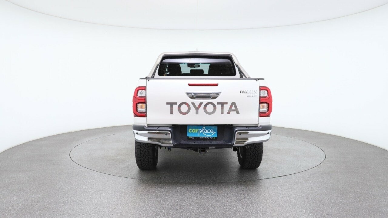 Toyota Hilux image 2