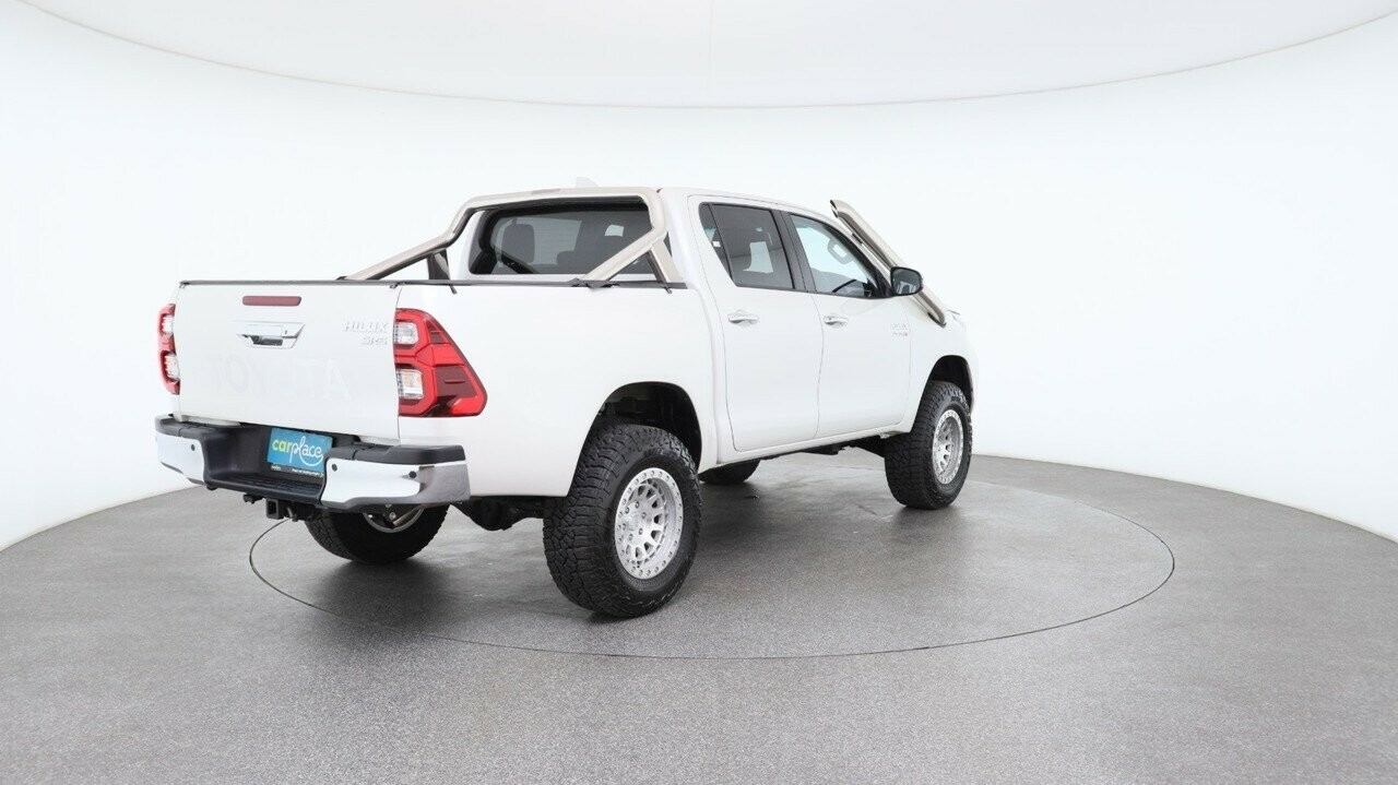Toyota Hilux image 4